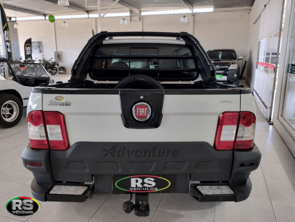 Fiat Strada Adventure Cd 1.8 Flex 4 Lugares 2012