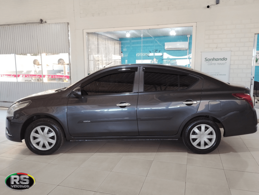 Nissan Versa 1.0 Flex Start 2017