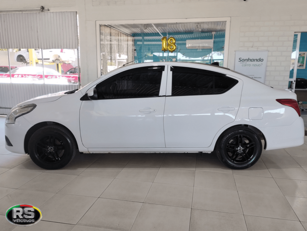 Nissan Versa 1.0 Flex Start 2017