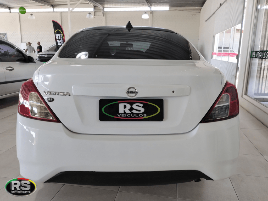 Nissan Versa 1.0 Flex Start 2017